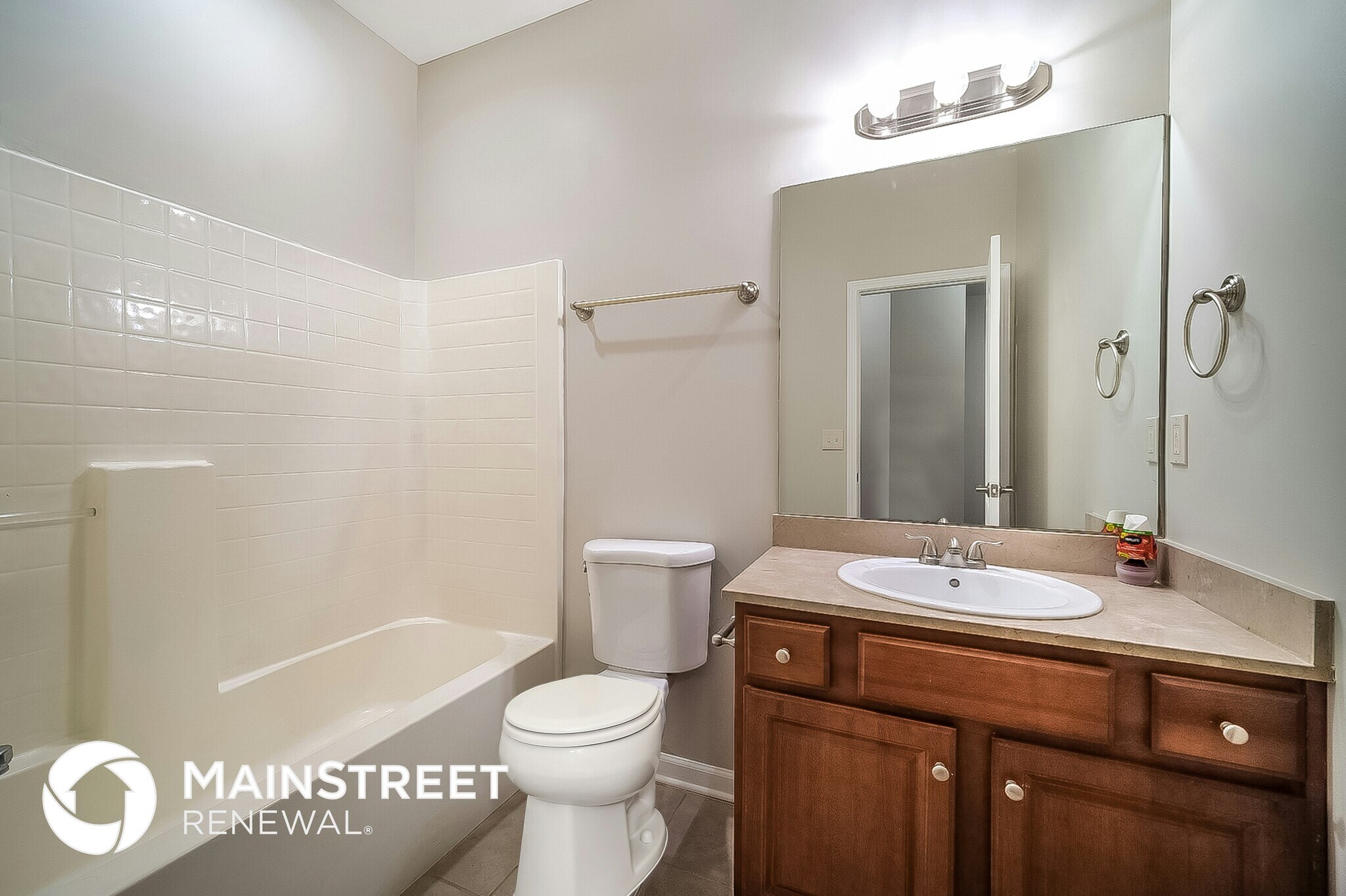 Building Photo - 5263 Promenade Dr