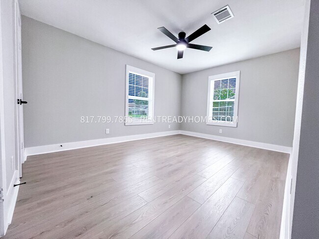 Building Photo - 5022 Hull St
