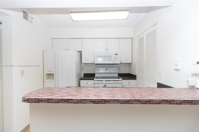 Building Photo - 1227 SW 46th Ave