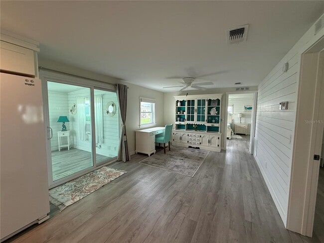 Building Photo - 637 Los Altos