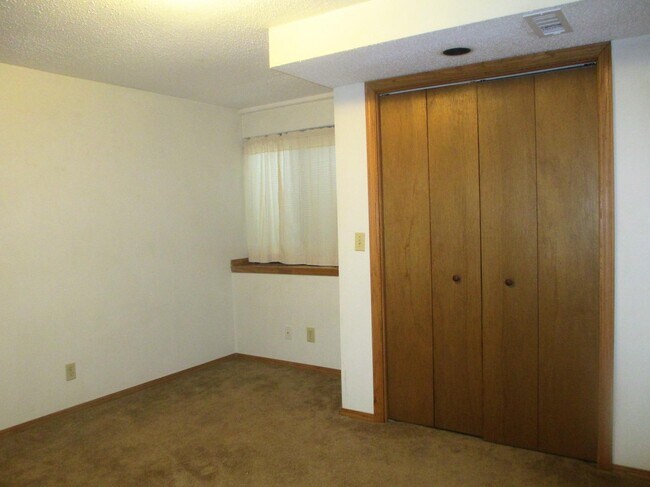 Building Photo - 11310 W Delano Ave