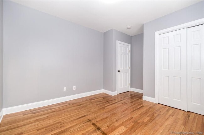 Building Photo - 29 Dolsen Pl