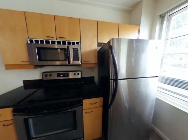 Building Photo - 1011 W Marshall St