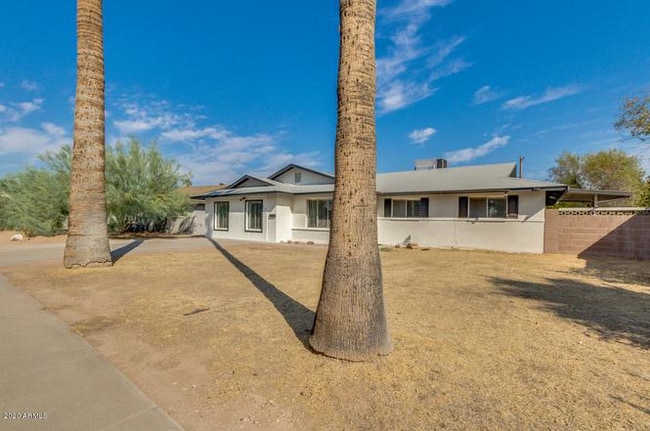 Building Photo - 110 W Del Rio Dr