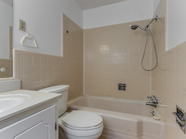 Building Photo - 2609 Mickey Rd