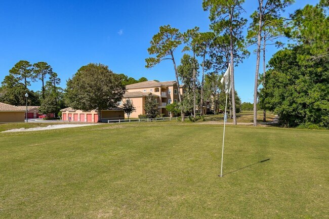Building Photo - 625 Fairway Dr