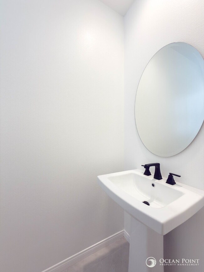 Building Photo - Newly Built 5 Bedroom Home for Rent in Fillmore!