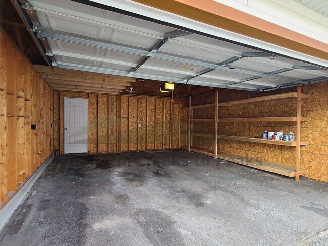 Building Photo - 1098 Longbow Ln