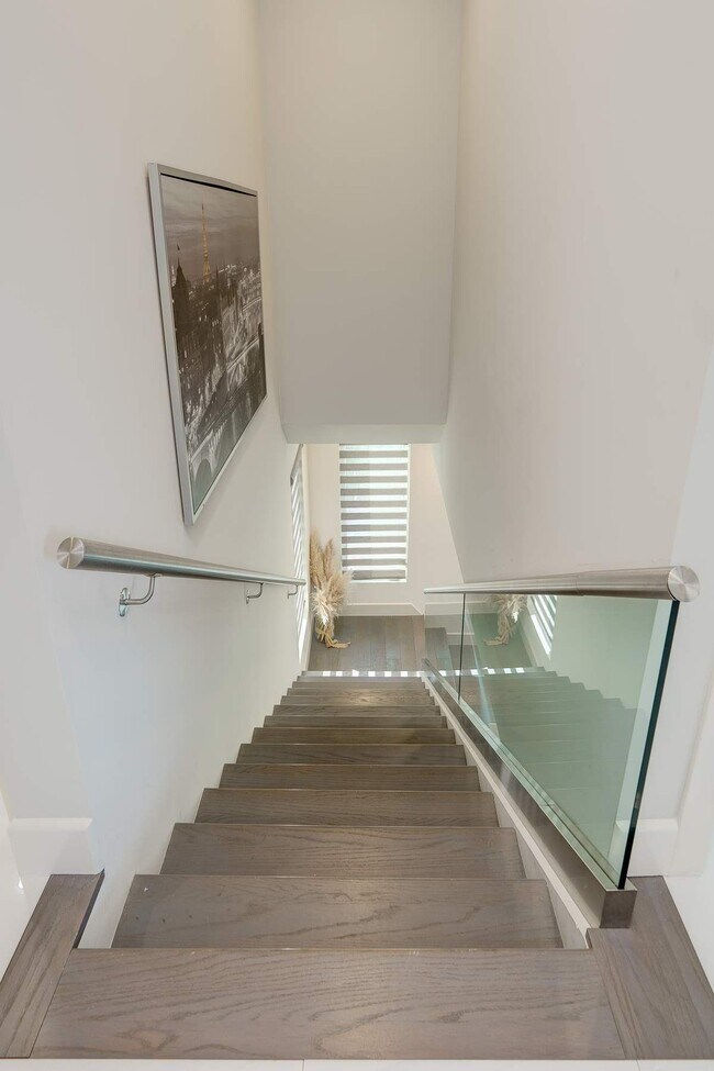 Building Photo - 4418 Kingswell Ave