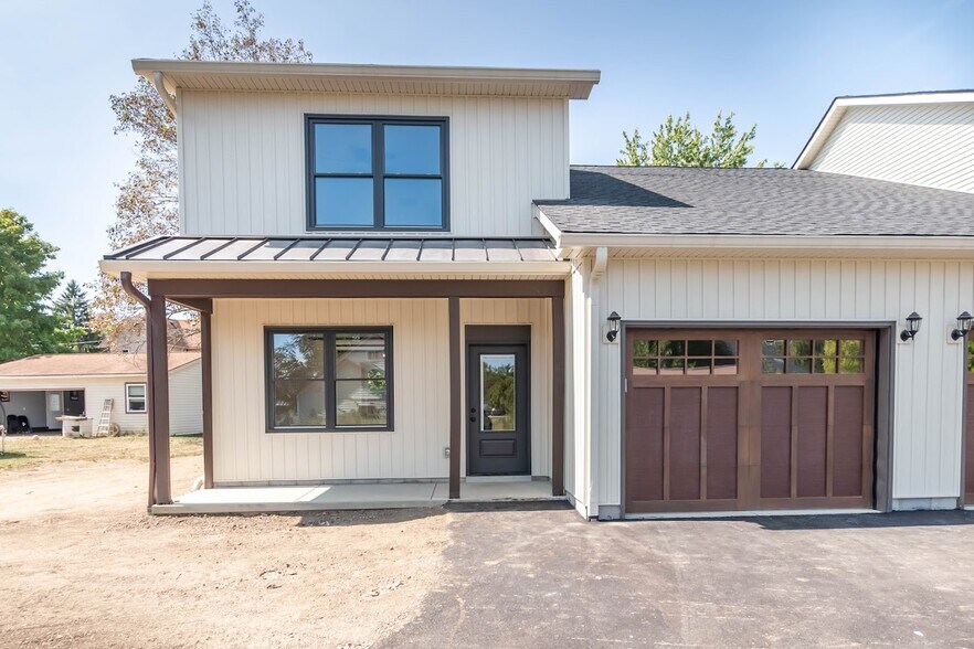 Building Photo - 261 Gay St