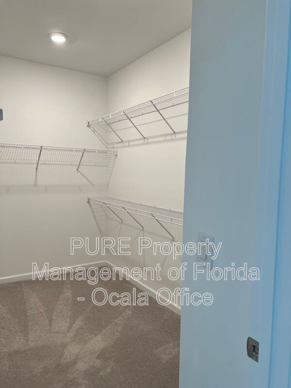 Building Photo - 3429 NE 40th St