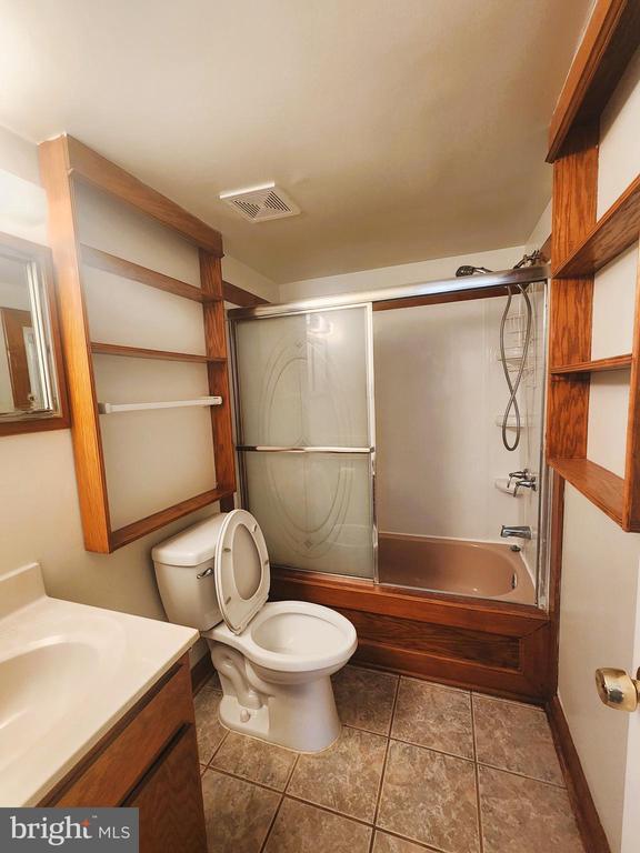 Building Photo - 10244 Prince Pl