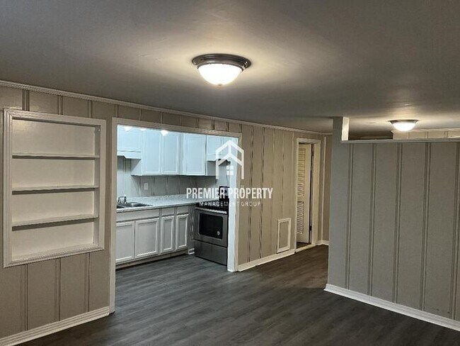 Building Photo - 1411 Highland Ave SE #B - HALF OFF FIRST M...