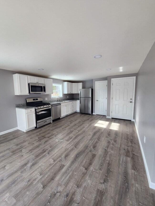 Building Photo - 45 Northway St