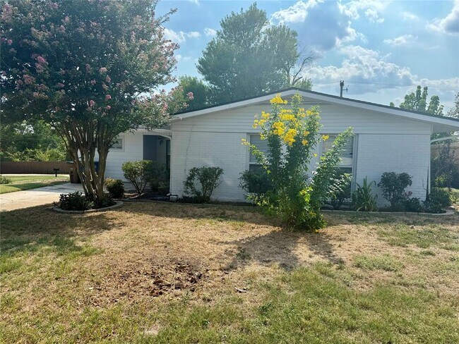 Building Photo - 3800 Tower View Ct