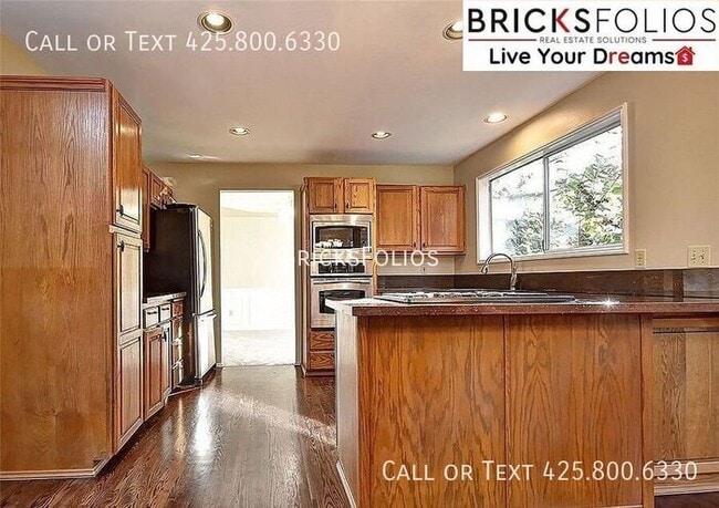Building Photo - Luxurious 5-bedroom home in Sammamish with...