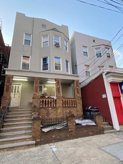 Building Photo - 233 Ave E