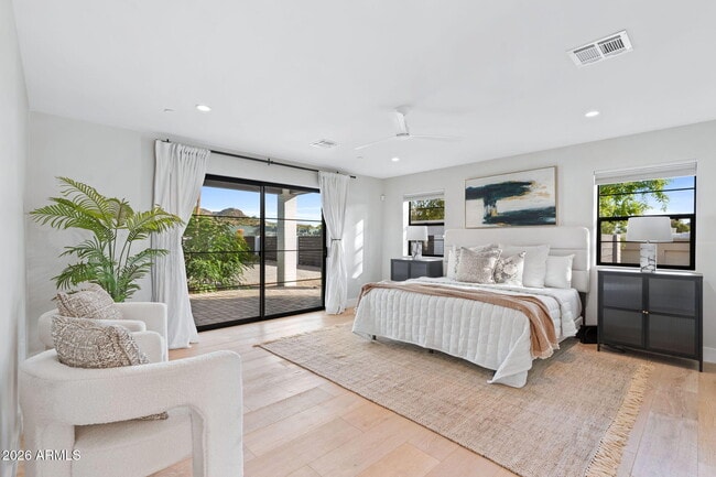 Building Photo - 3842 E San Miguel Ave