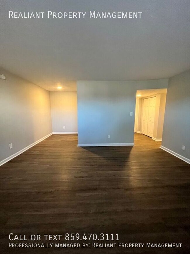 Building Photo - 2082 Fairmont Ct