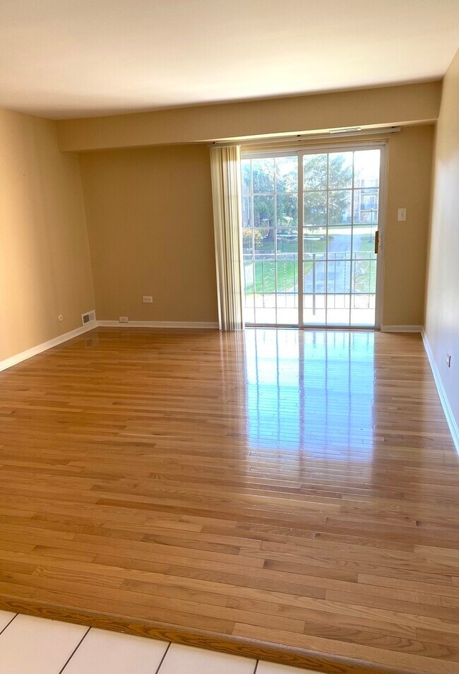 Building Photo - 1519 N Windsor Dr