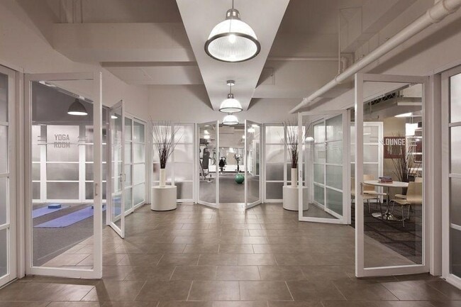 Building Photo - 365 Bridge St