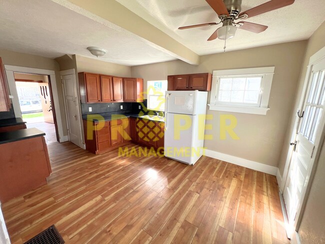 Building Photo - Amazing 3 bedroom / 1 bath house