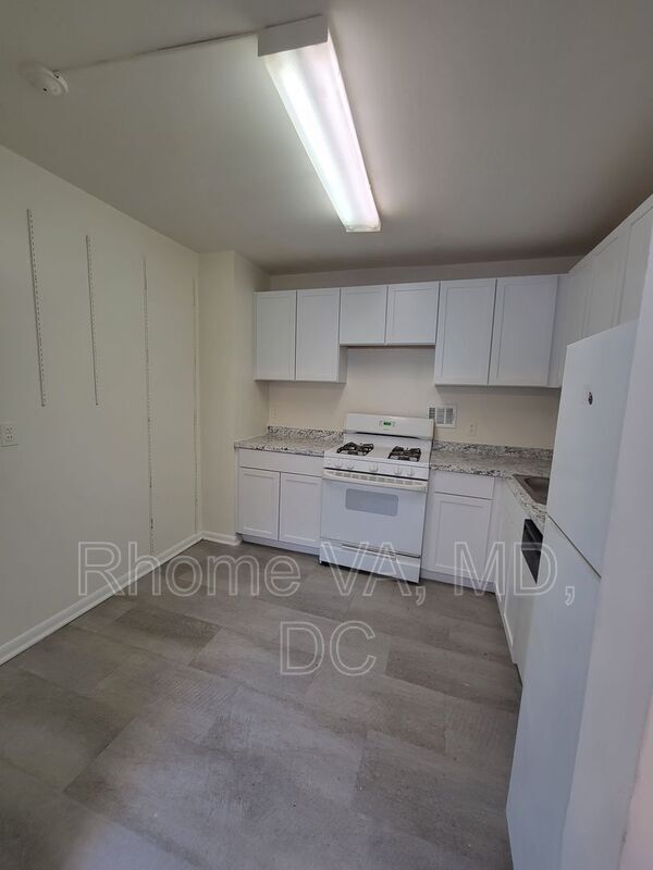 Building Photo - 8830 Piney Branch Rd