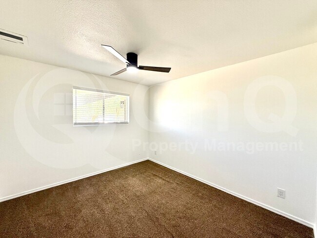 Building Photo - 3006 S Dromedary Dr