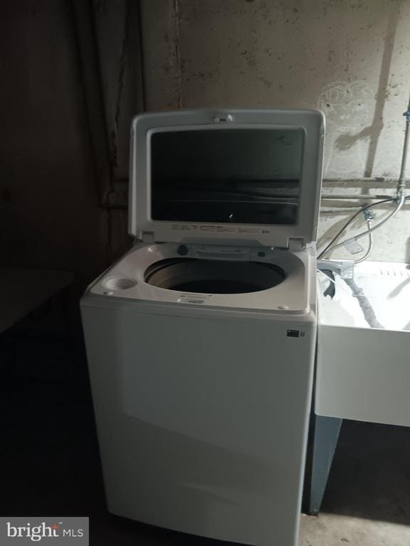 Building Photo - 3341 Mary St