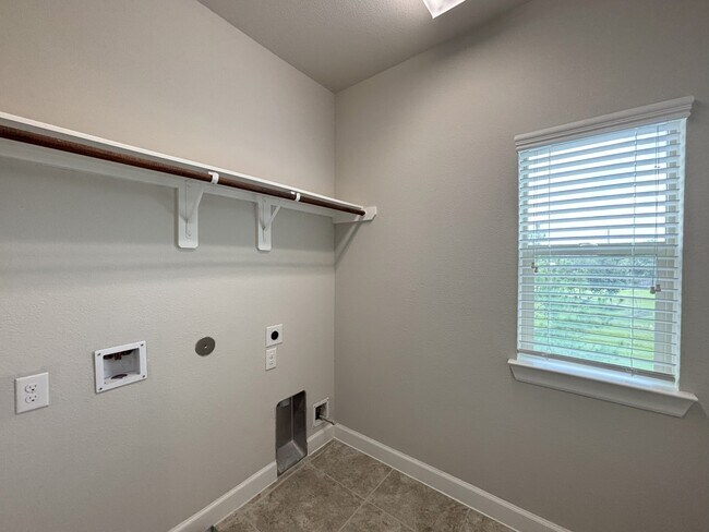 Building Photo - 9611 Knights Station Dr