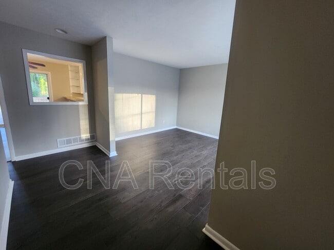 Building Photo - 3146 Vandiver Dr