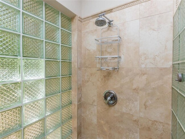 Building Photo - 2319 NE 16th Ave