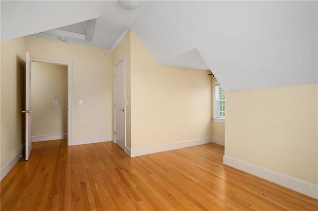 Building Photo - 75 Orchard Ave