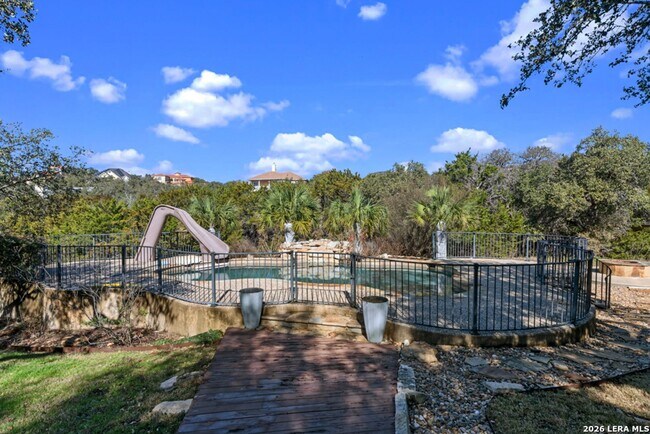 Building Photo - Charming Home Awaits: Spacious & Modern Living in a Prime Location