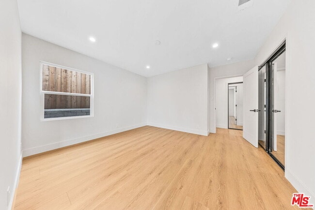 Building Photo - 5455 Harcross Dr