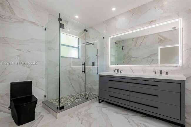 Building Photo - 152 SW 185th Way