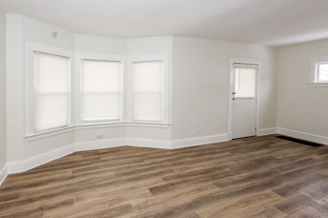 Building Photo - 3971 E 71st St