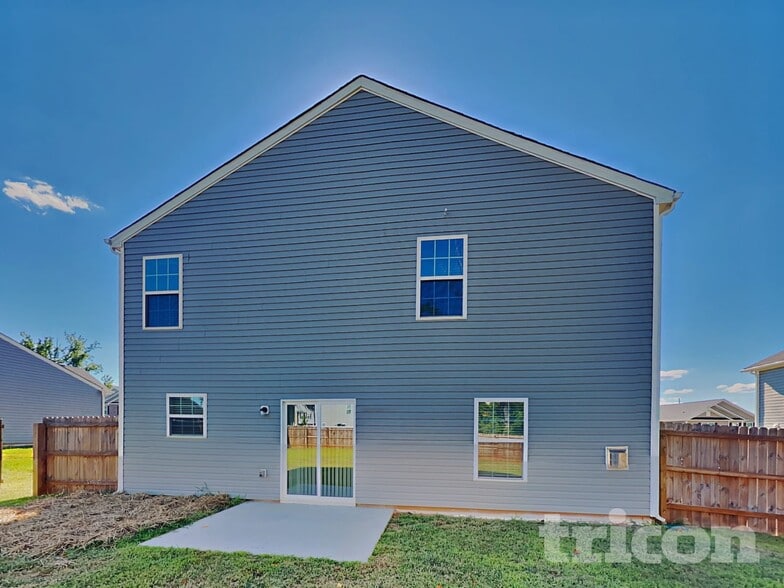 Building Photo - 2355 Whisperwood St