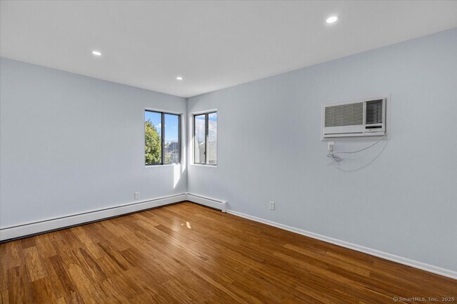 Building Photo - 88 Horton St