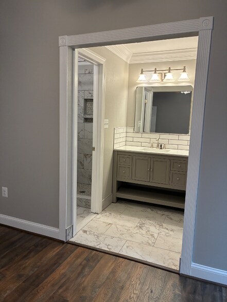 Building Photo - 6165 Green Hollow Ct