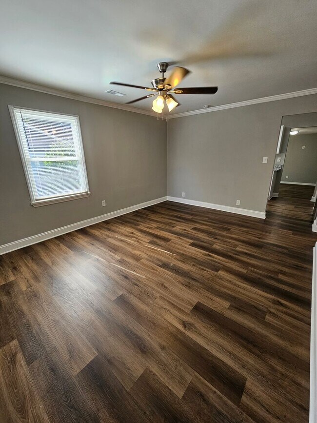 Building Photo - Fully Renovated Hanahan Home!