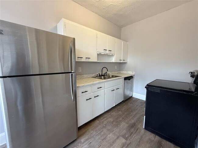 Building Photo - 730 W Central Ave