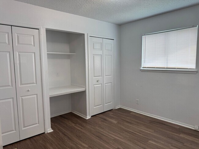 Building Photo - 132 Meadow Way