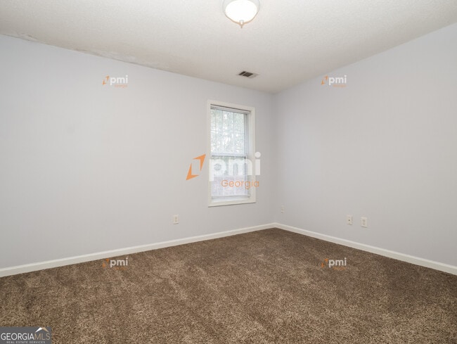 Building Photo - 1311 Vine Cir