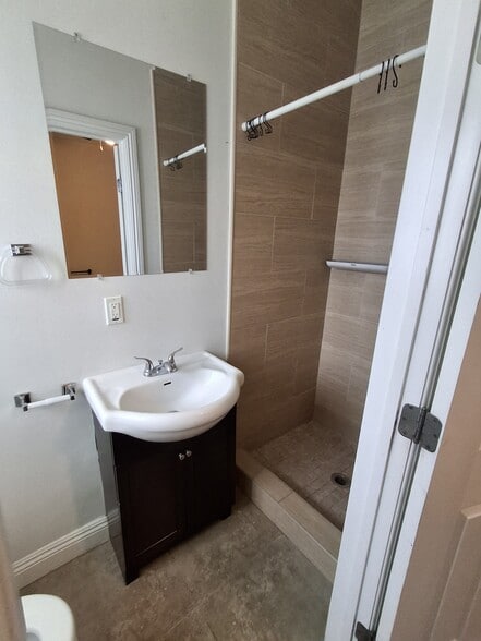 Building Photo - 1248 W 37th Dr