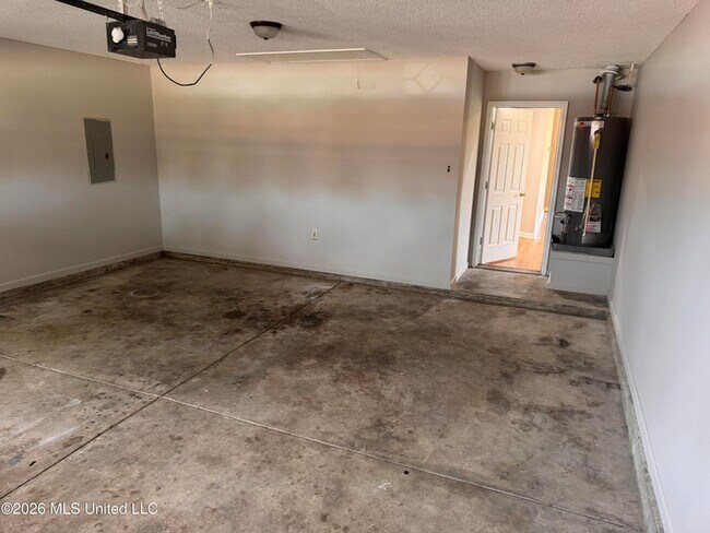 Building Photo - 5628 Kaitlyn Dr E