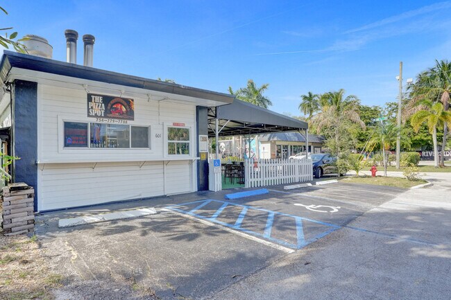 Building Photo - 1115 4th St