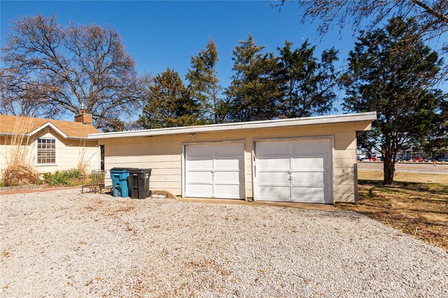 Building Photo - 9901 Arthur Ln