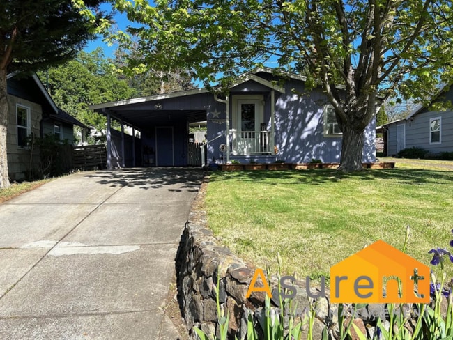 Building Photo - Beautiful Single-Level Home Located in the desirable East Medford neighborhood