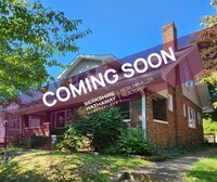 Building Photo - 3 Bedroom with Large Master Suite Upstairs...